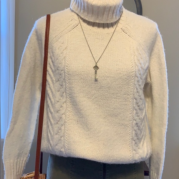 American Eagle Cream Sweater - Picture 7 of 7
